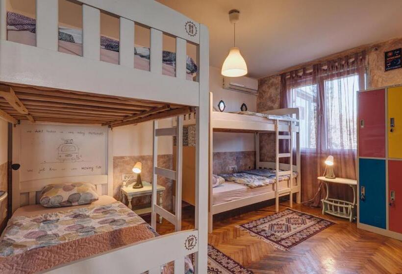 هاستل Q Podgorica Beds,rooms And More