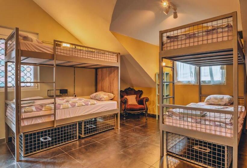 هاستل Q Podgorica Beds,rooms And More