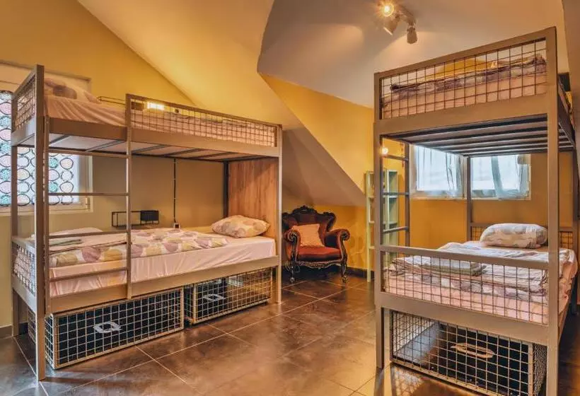 هاستل Q Podgorica Beds,rooms And More