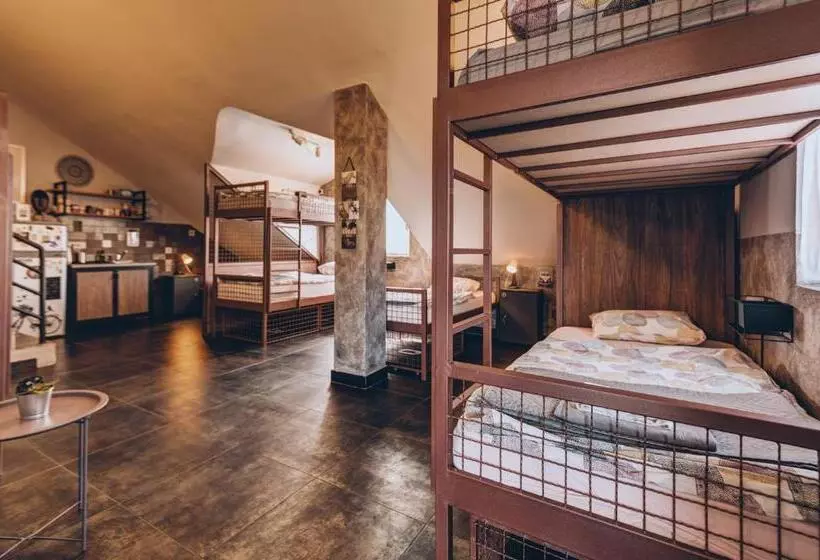 هاستل Q Podgorica Beds,rooms And More