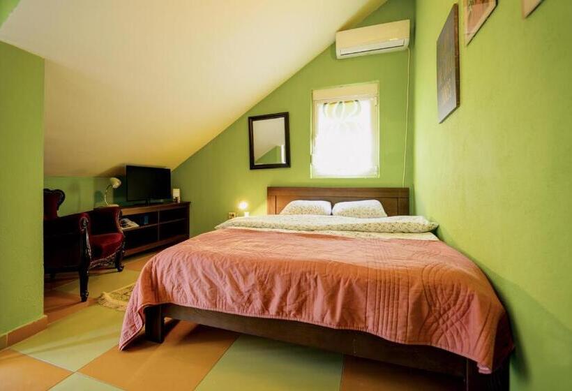 هاستل Q Podgorica Beds,rooms And More