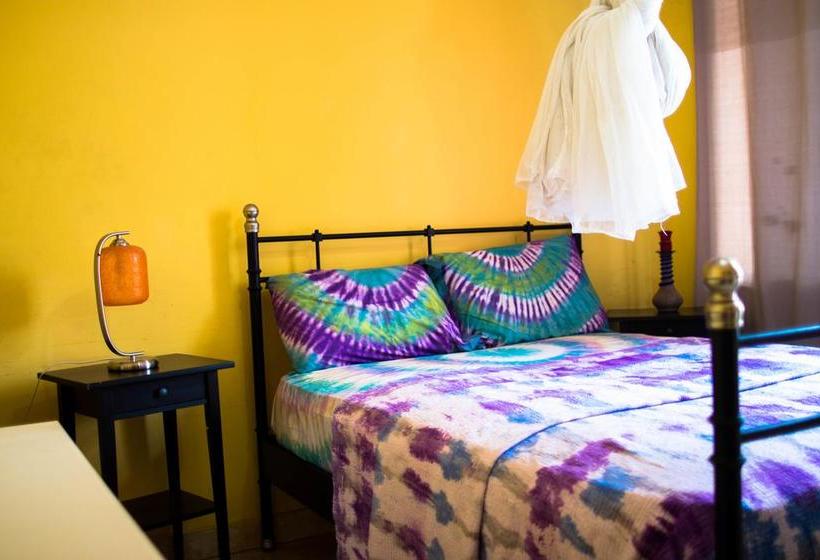 تختخواب و صبحانه The Jam Lodge