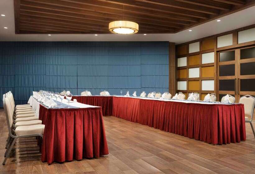 호텔 Ramada Plaza By Wyndham Konya