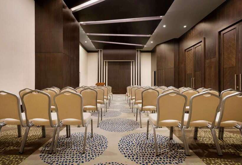 호텔 Ramada Plaza By Wyndham Konya