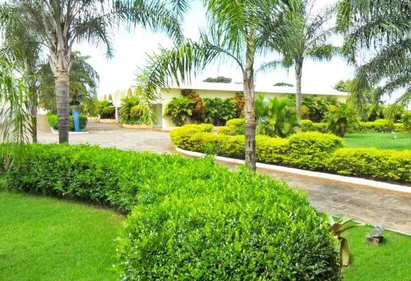 Hotelli Green Village