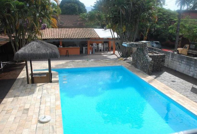 ホテル Ilhabela Hostel