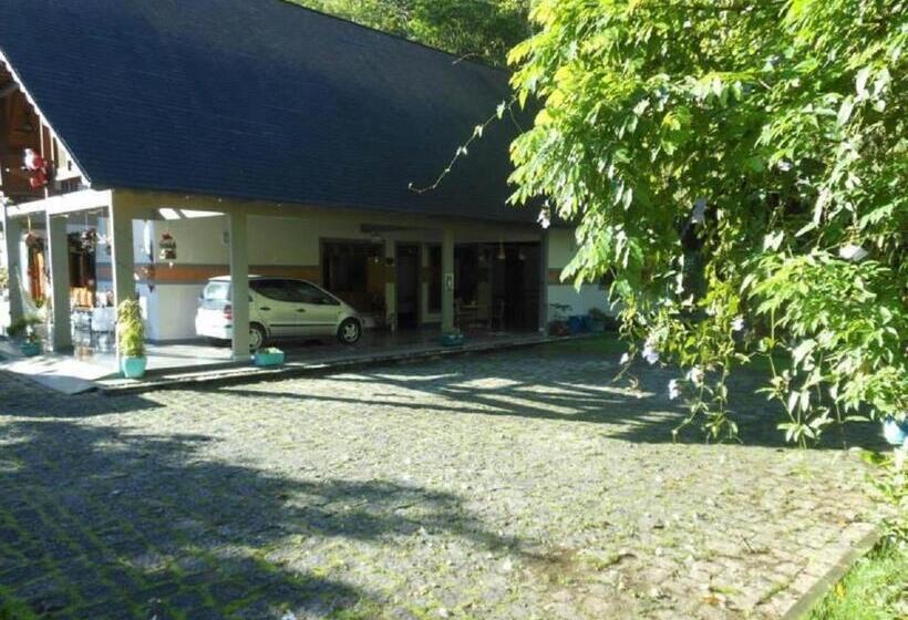 تختخواب و صبحانه Pousada Pouso Do Barão