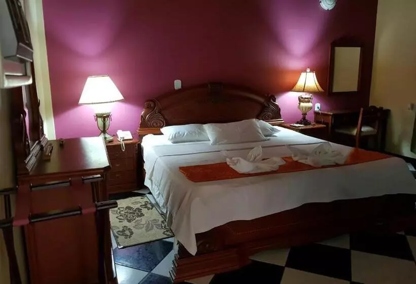 Otel Takana