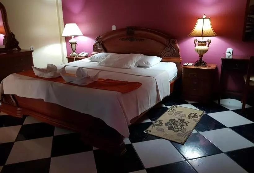 Otel Takana
