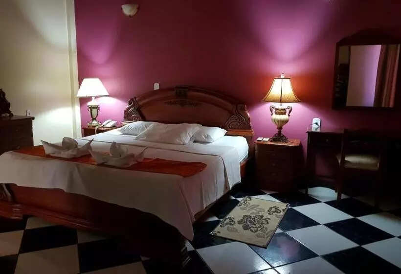 Otel Takana