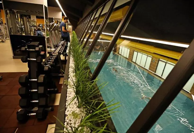 هتل Fier Life Center