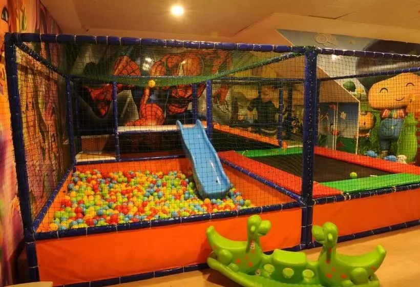 هتل Fier Life Center