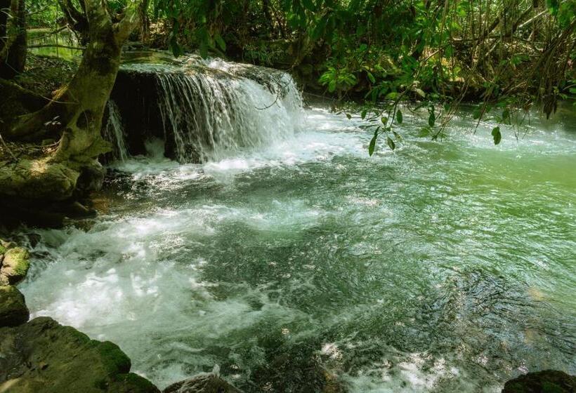 Отель Santa Esmeralda