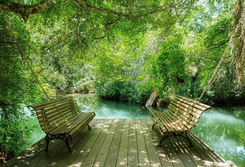 Отель Santa Esmeralda