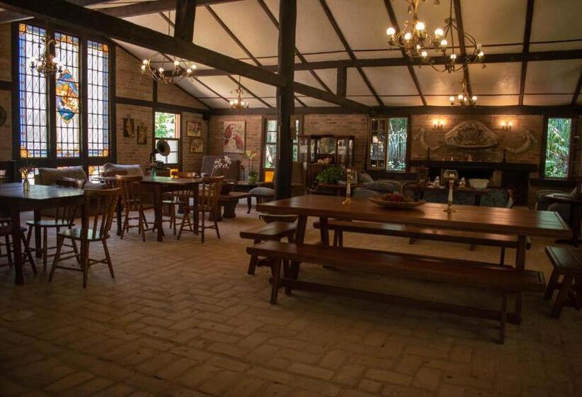 Отель Santa Esmeralda