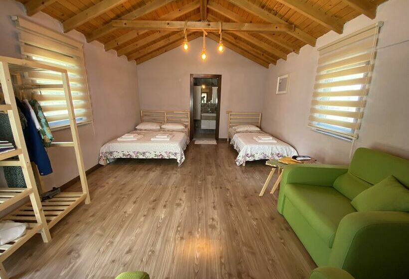 تختخواب و صبحانه Bagban Bozcaada