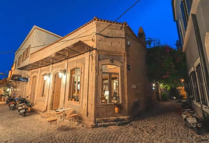 هتل Alacati Asmali Konak