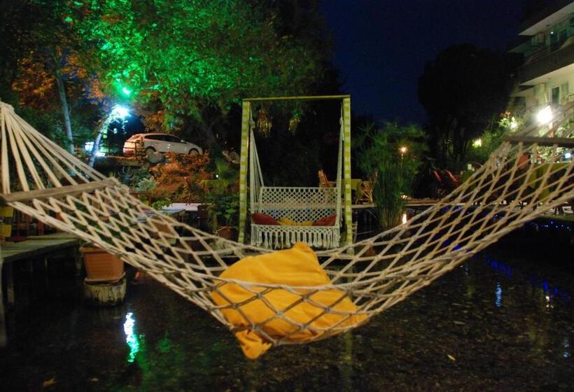 Hotel Arikanda River Garden