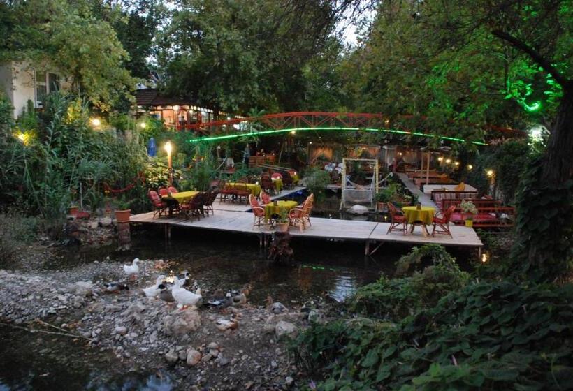 Hotel Arikanda River Garden