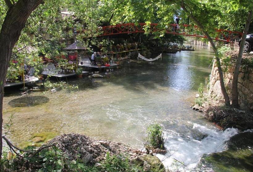 Hotel Arikanda River Garden