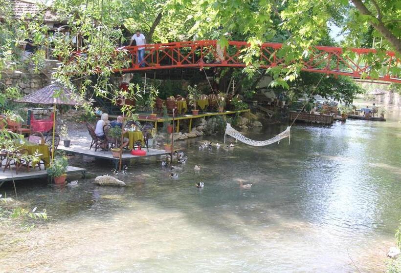 Hotel Arikanda River Garden