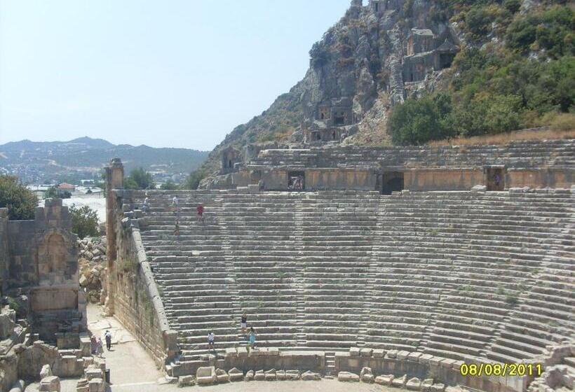 Hotel Arikanda River Garden