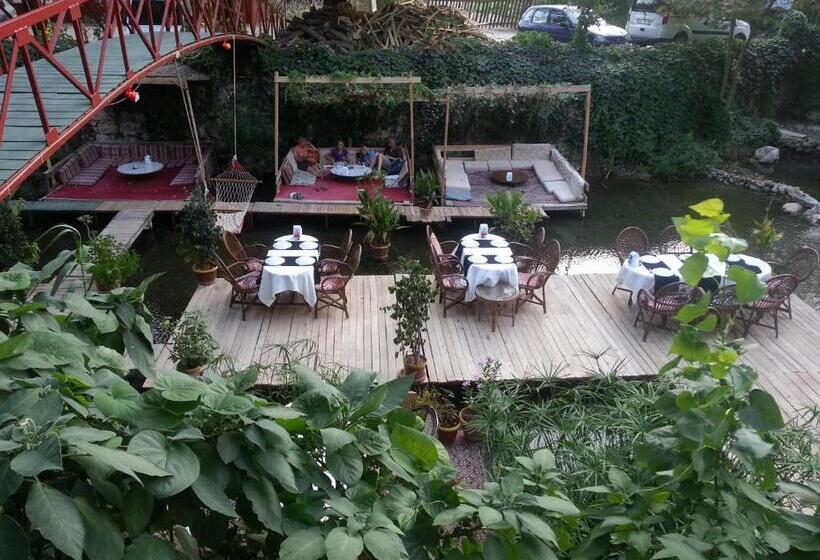 Hotel Arikanda River Garden