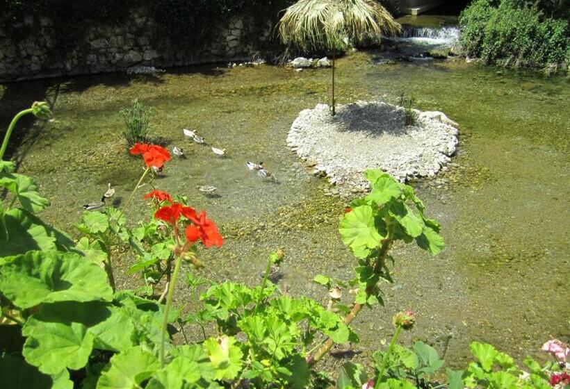 Hotel Arikanda River Garden