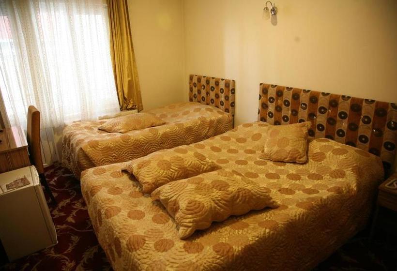 בית מלון כפרי Aymini