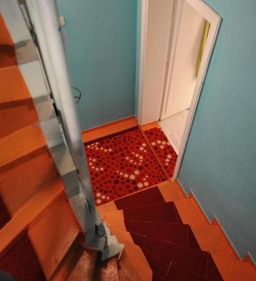 هاستل Shantihome