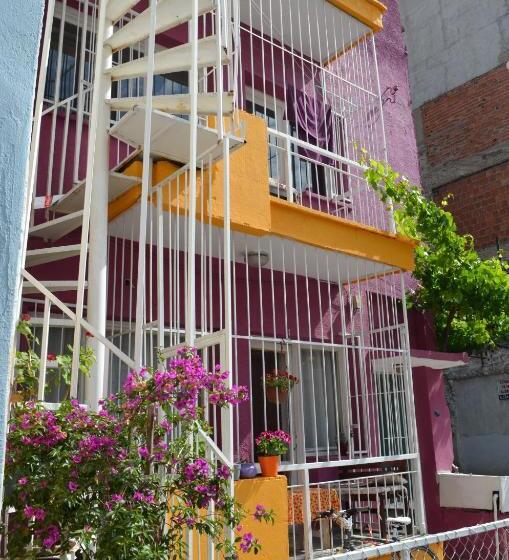 هاستل Shantihome