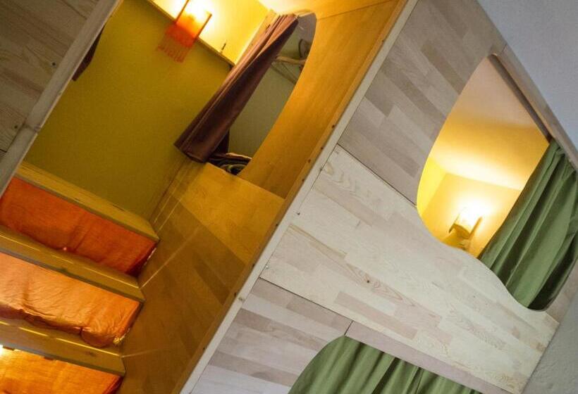 هاستل Shantihome