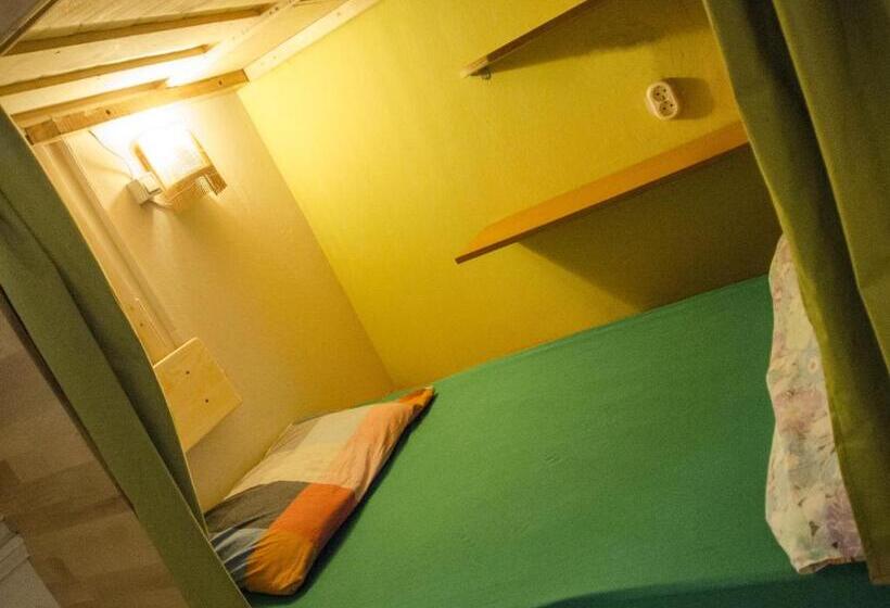 هاستل Shantihome