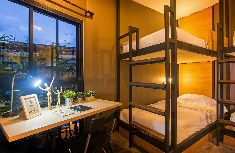 호스텔 Srisuksant Square