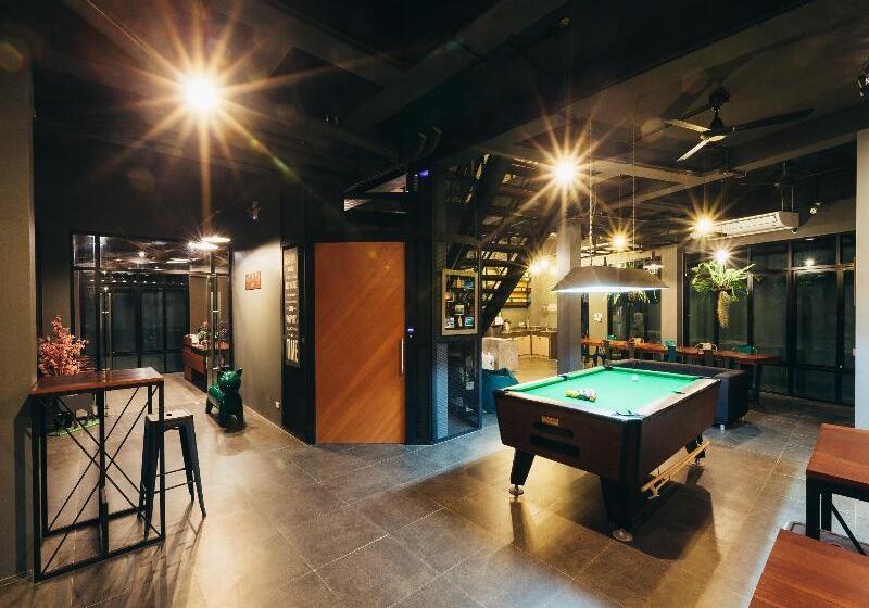 호스텔 Srisuksant Square