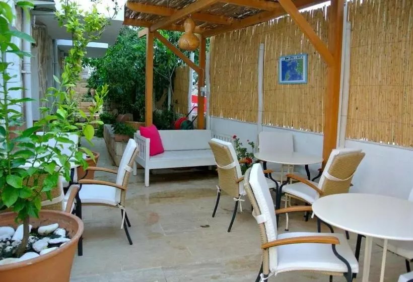 Hotel Hideaway