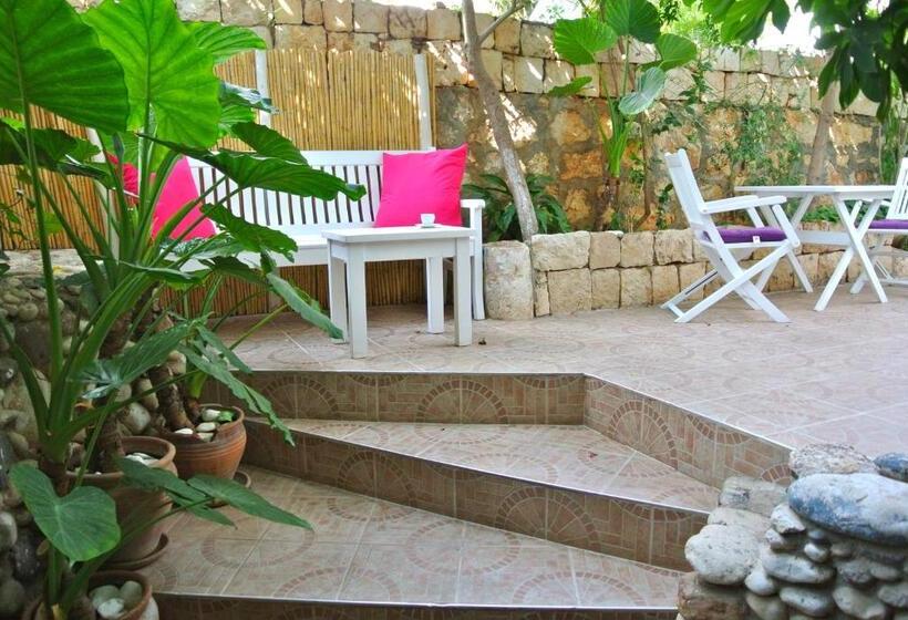 בית מלון כפרי Hideaway