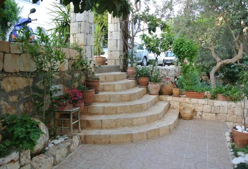 בית מלון כפרי Hideaway