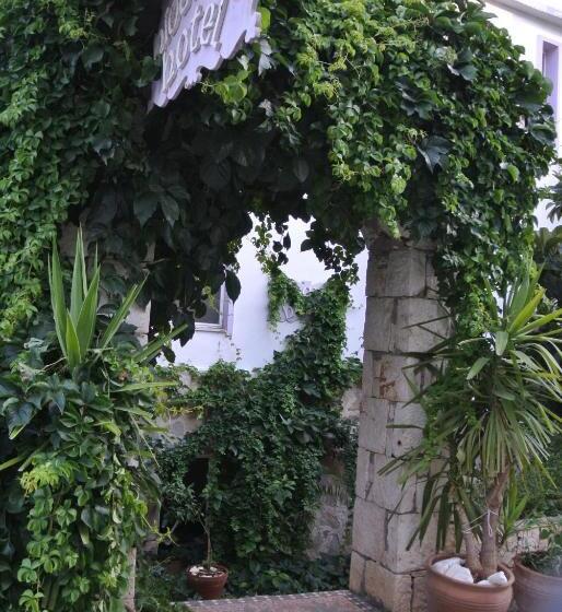 בית מלון כפרי Hideaway