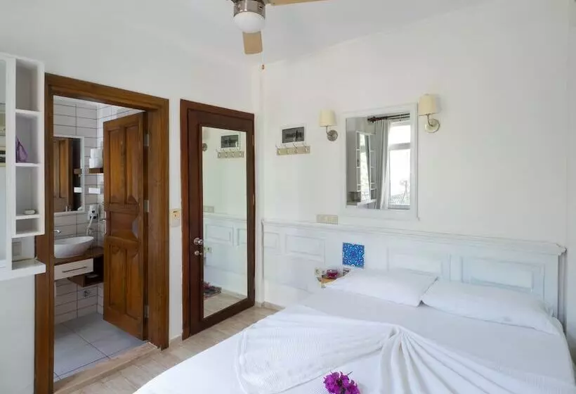 Hotel Hideaway