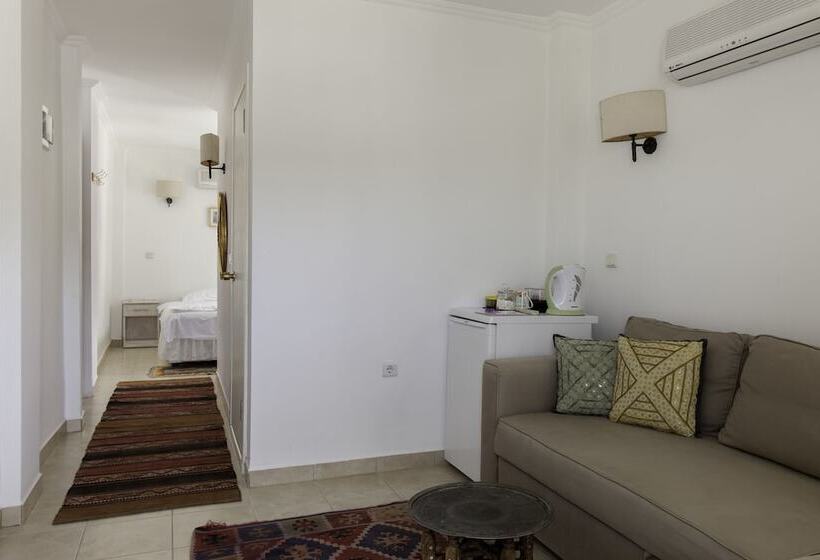 בית מלון כפרי Hideaway