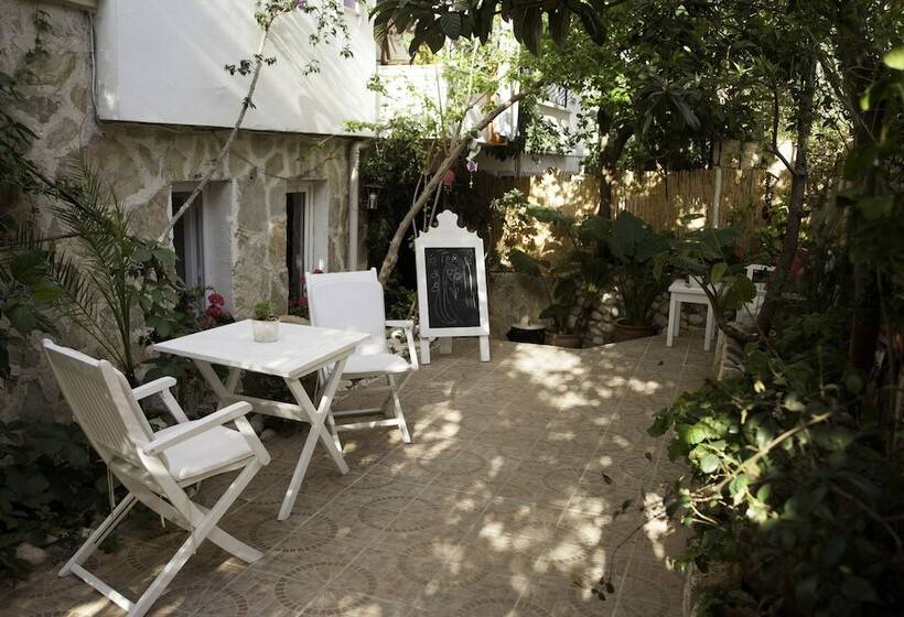 בית מלון כפרי Hideaway