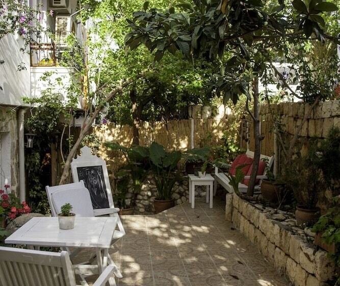 בית מלון כפרי Hideaway