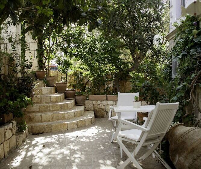 בית מלון כפרי Hideaway