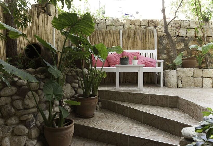 בית מלון כפרי Hideaway