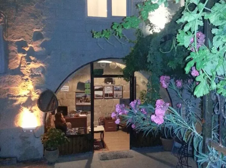 هتل Whisper Cave House