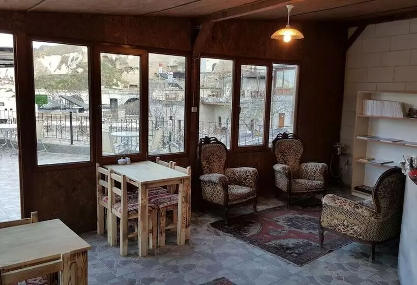 هتل Whisper Cave House