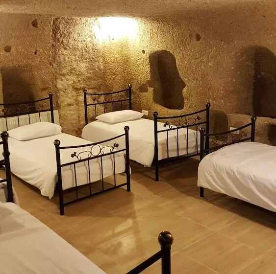 هتل Whisper Cave House
