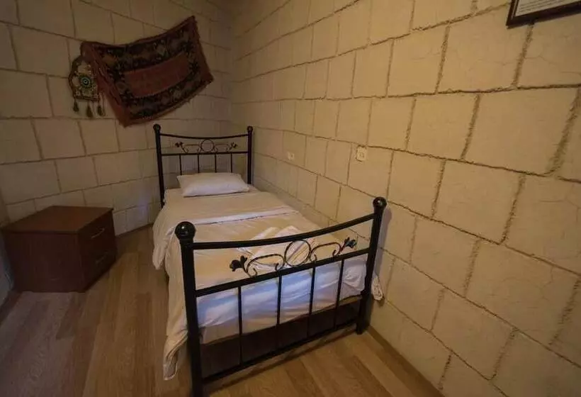 هتل Whisper Cave House