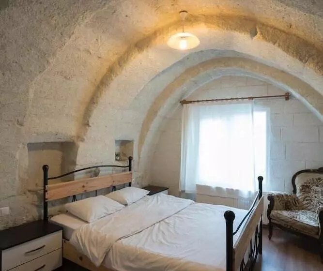 هتل Whisper Cave House